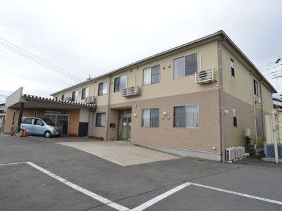 明るい建物の外観