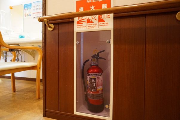 消火器の設置された廊下