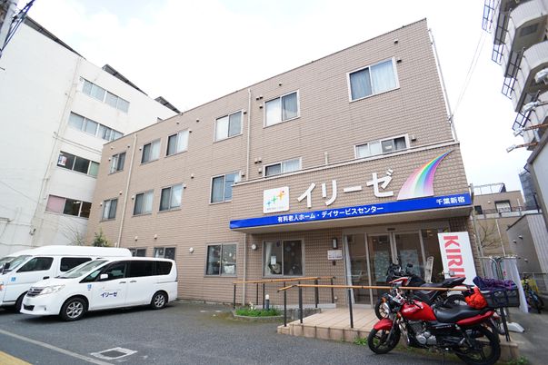 多機能の建物外観