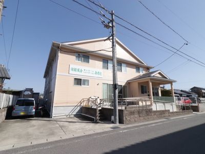 ゆったりとした外観の建物