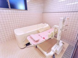 機能的なバリアフリー浴室