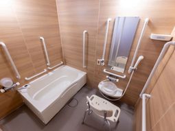 バリアフリーの浴室設備