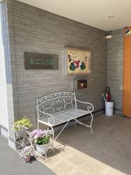 エントランスのベンチと装飾