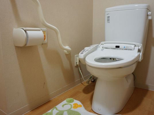バリアフリー設計のトイレ
