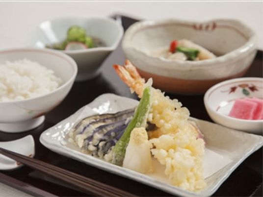 和風の彩り鮮やかな料理