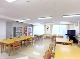明るい食堂の様子