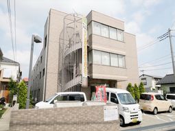 モダンな建物の外観