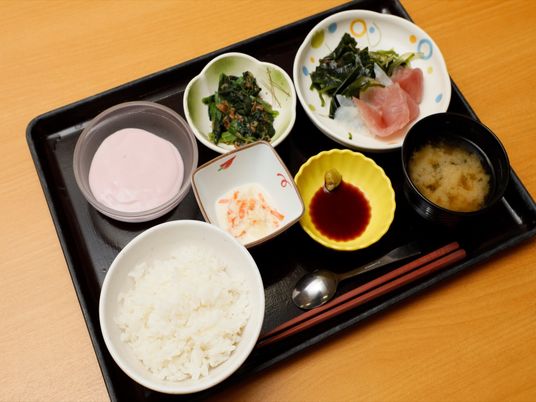 バランス取れた和食の膳