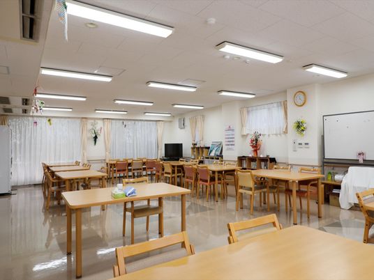 清潔感のある明るい食堂