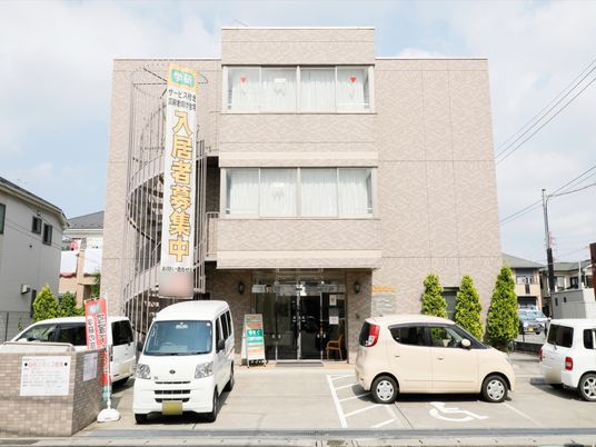 建物外観の日中画面