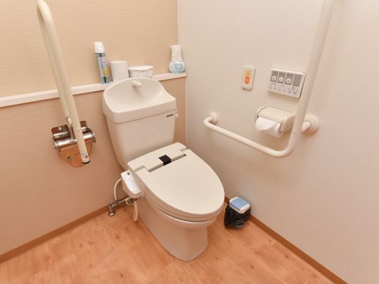 バリアフリー設計のトイレ