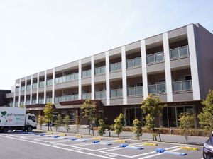 現代的な外観の建物
