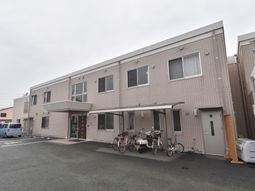 シンプルな外観の建物