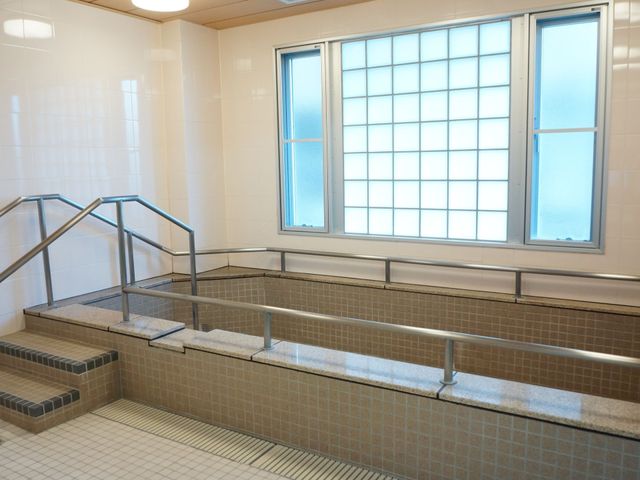 手すり付き浴槽