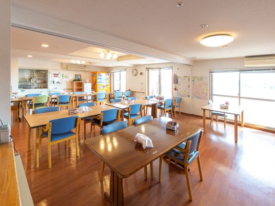 明るいダイニングスペース