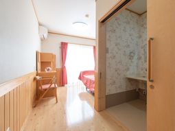 明るい居室の一角