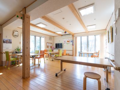 木材使用の明るい食堂