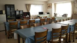 ダイニングルームの明るい日差し