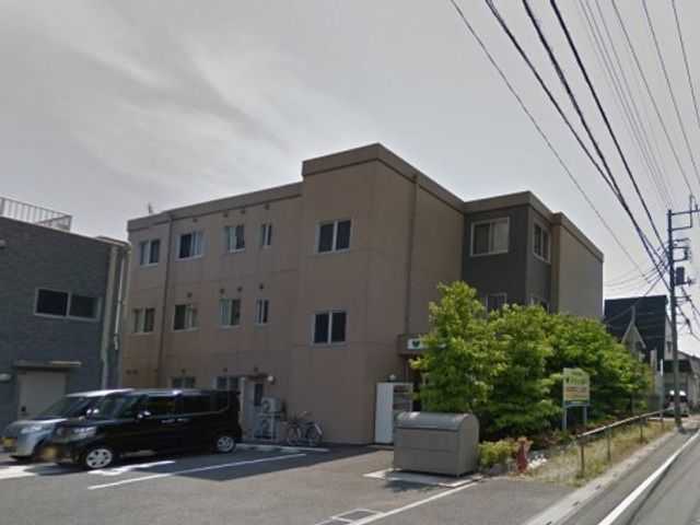 多機能な建物の外観 外観 落ち着いた色合いの建物です。周辺は静かで、働く環境にも適しています。
