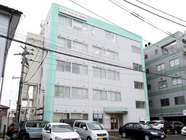 多階層の建物外観 外観 清潔感のある外観です。地域に溶け込む落ち着いたデザインが特徴です。