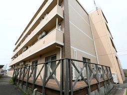 多階建ての建物外観