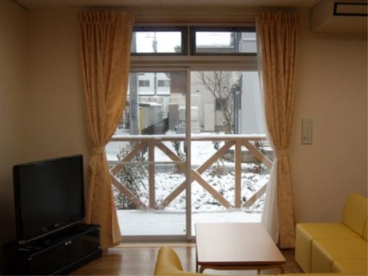 窓から雪景色の居室