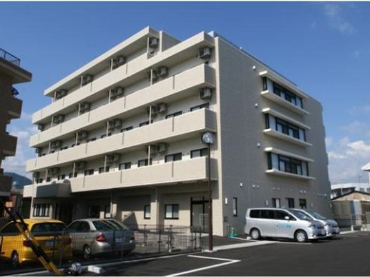 多階層の明るい外観