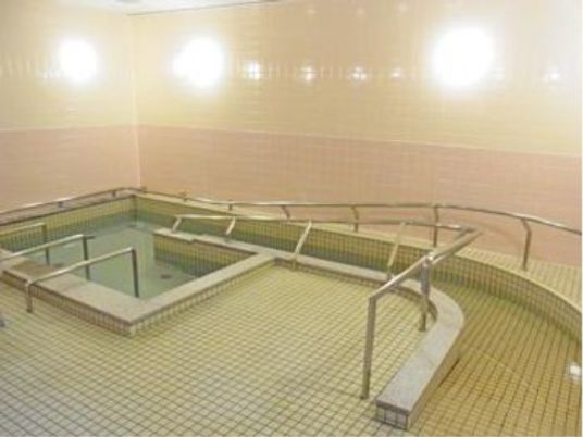広々とした浴室設備