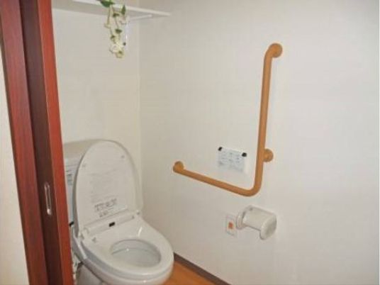 バリアフリー設計のトイレ
