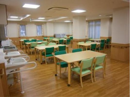 明るいダイニングスペース