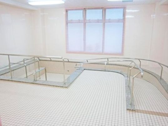 手すり付き明るい空間