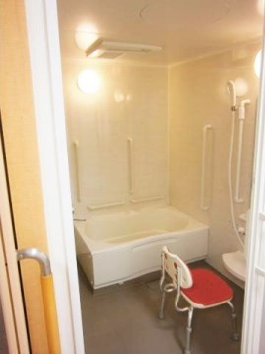 バリアフリー対応の浴室