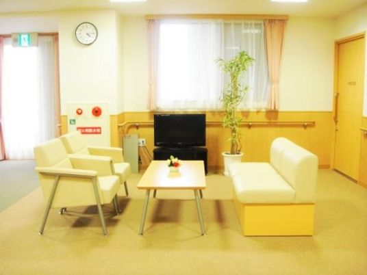 待合スペースのリビング風景