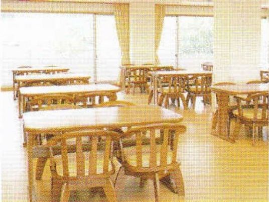 明るい食堂の様子