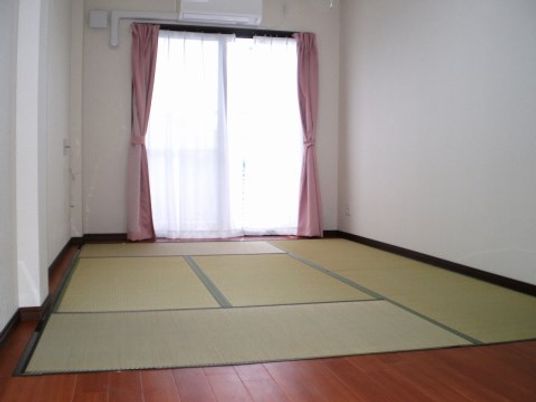 清潔な和室の居室
