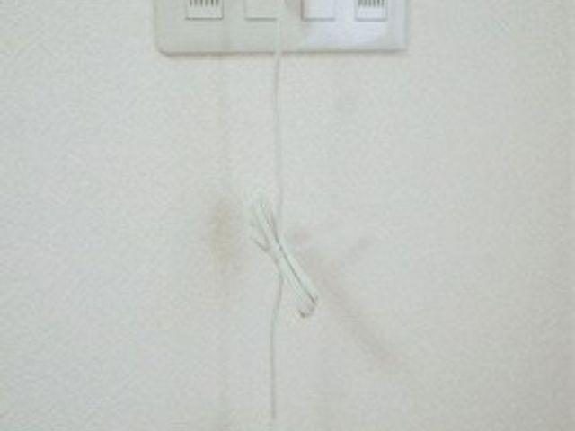 壁に取り付けられたコール装置 ナースコール スタッフは常に利用者の呼び出しに応じられる体制を整えています。安全を第一に考えた配慮がされており、安心です。