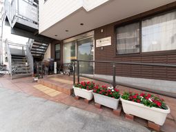 玄関前の植物装飾