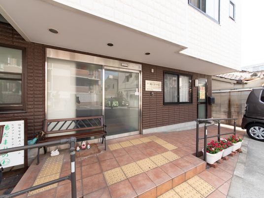 入り口が広い建物