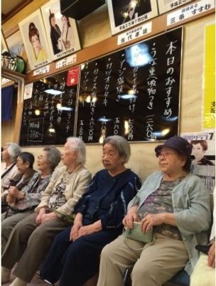 集合する利用者たち