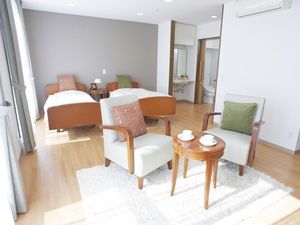 明るく広々とした居室
