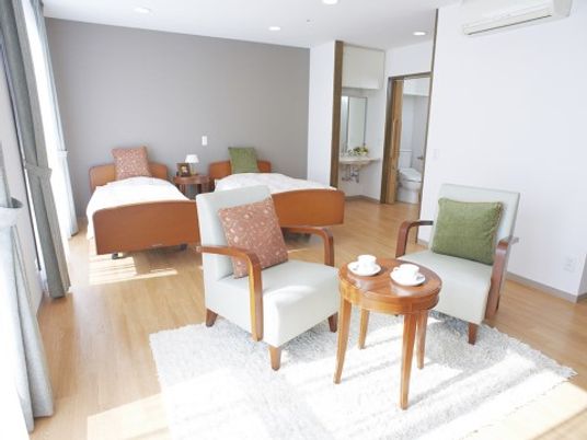 明るく広々とした居室