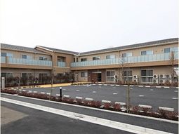 広々とした施設の外観