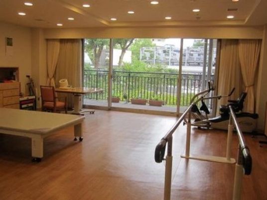 明るいトレーニングスペース