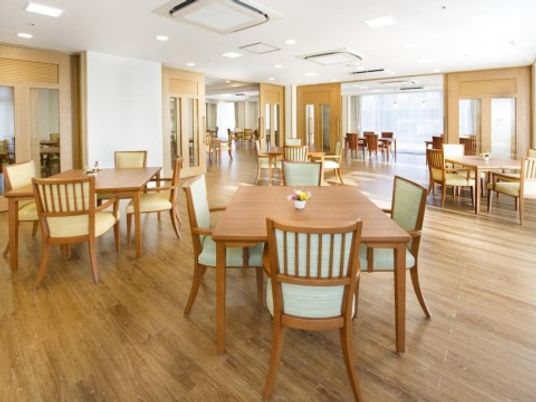 明るい広々ダイニングスペース