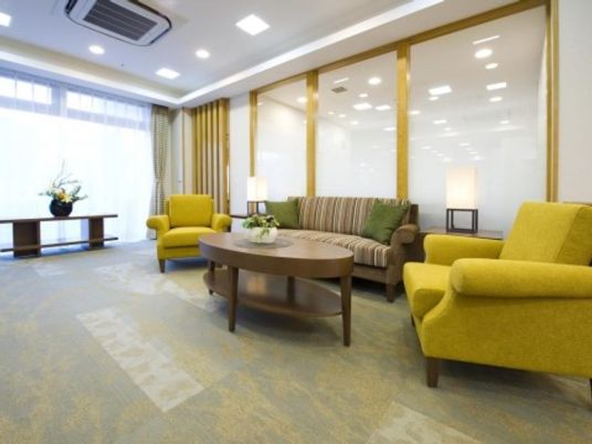 落ち着いた雰囲気のラウンジ