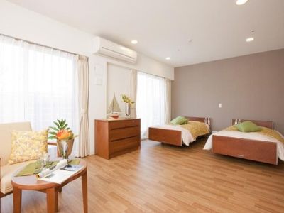 広々とした明るい居室