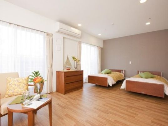 広々とした明るい居室