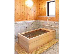 木のぬくもり溢れる浴室