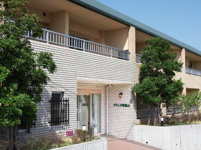 穏やかな外観の建物