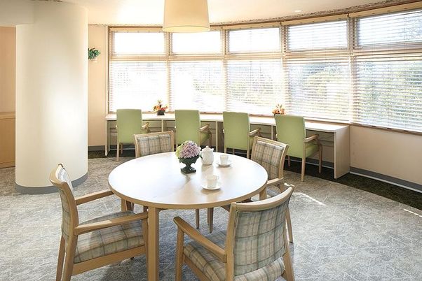 清潔な設備の浴室